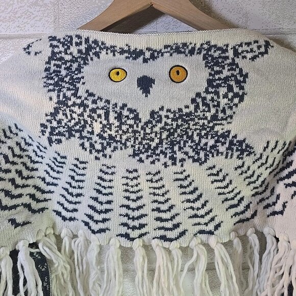 Owl Knit Rounded Shoulder Scarf Shrug w/ Fringe - Picture 2 of 3